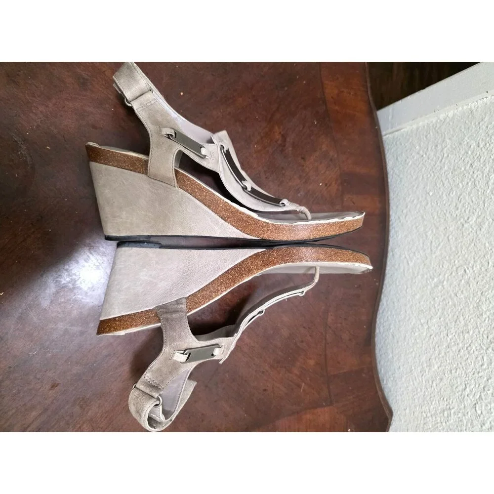 Naturalizer Women's Silver Suede Wedge Sandals Ankle Strap & Metal Accents‎